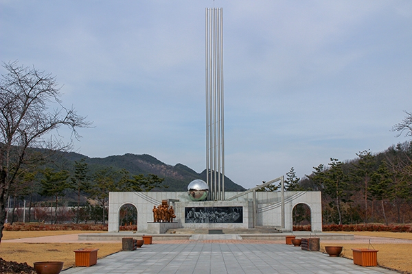 노근리 평화공원 위령탑
