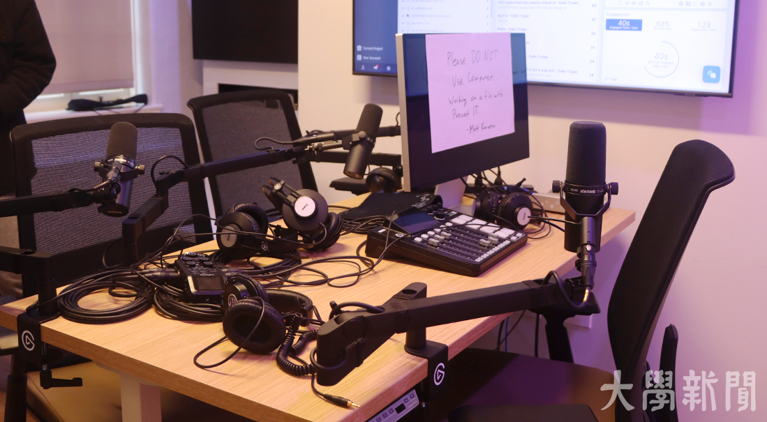 ▲녹음 장비를 갖춘 「데일리 트로잔」의 팟캐스트룸.
