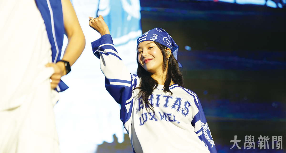 ▲ 무대를 뒤집어 놓은 가수 권은비.