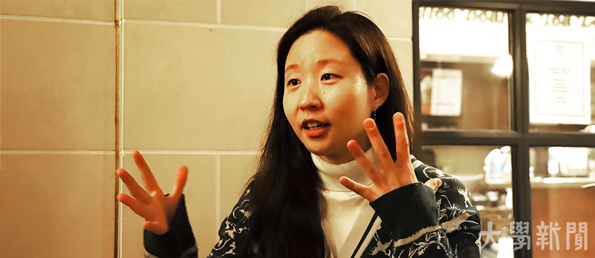 ▲유학생 김전영 씨가 카지노 사이트 행정부 이후 발생한 비자 문제에 관해 설명하고 있다.