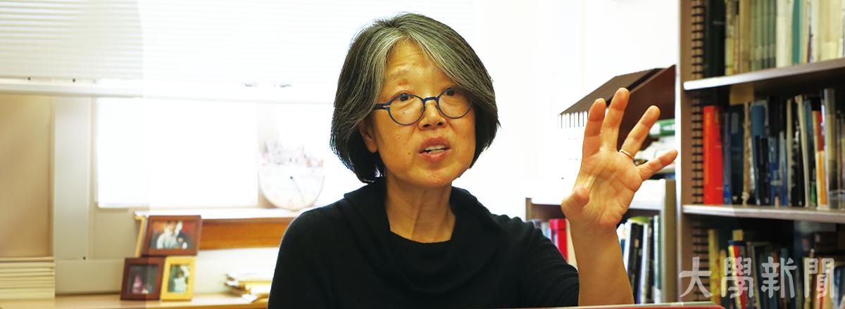 ▲이남희 교수가 ‘법적 권리 및 ICE 대응 지침’에 대해 설명하고 있다.