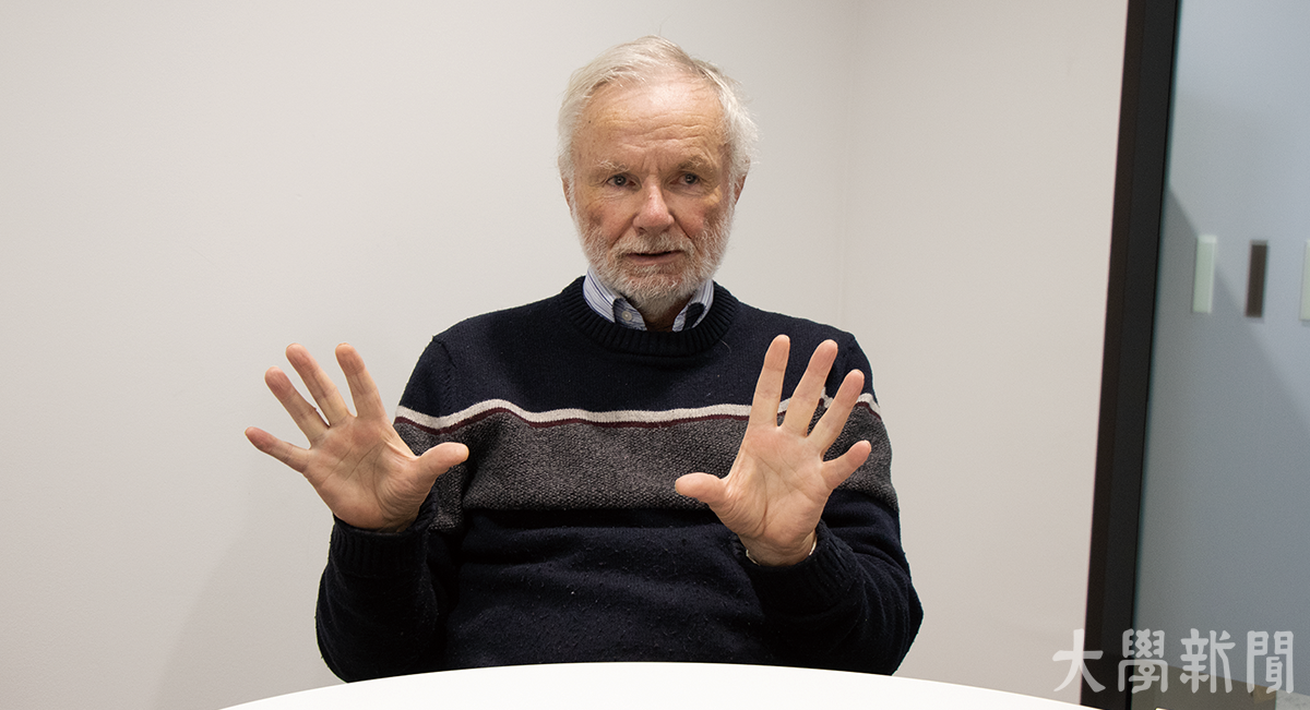 ▲지니 카지노의 교육격차에 대해 설명하는 프란시스 그린 교수.