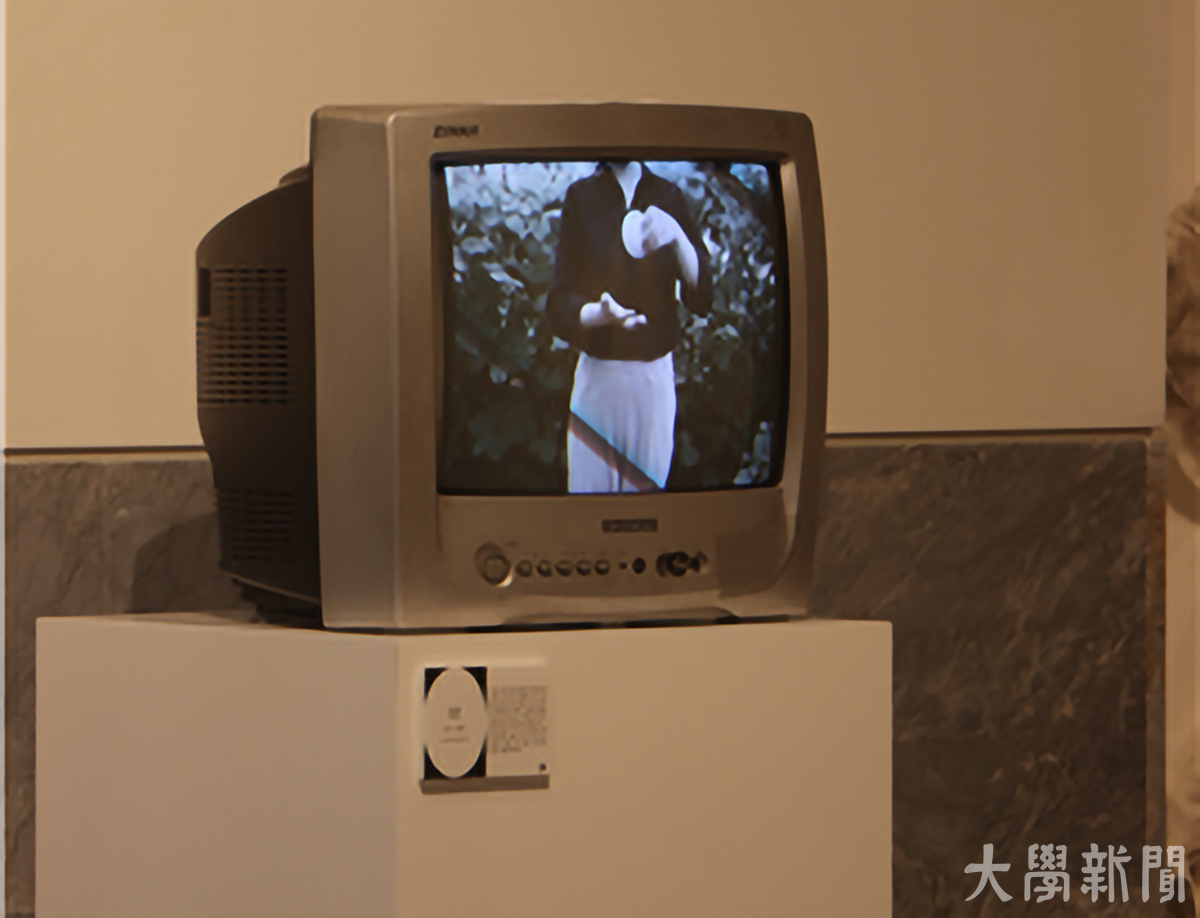 ▲〈의존〉이 재생되고 있다.