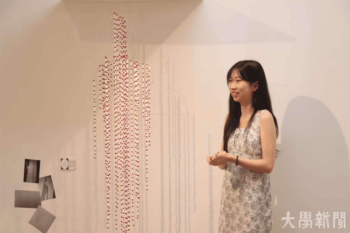 ▲송지우 씨가 〈뿐〉을 설명하고 있다.