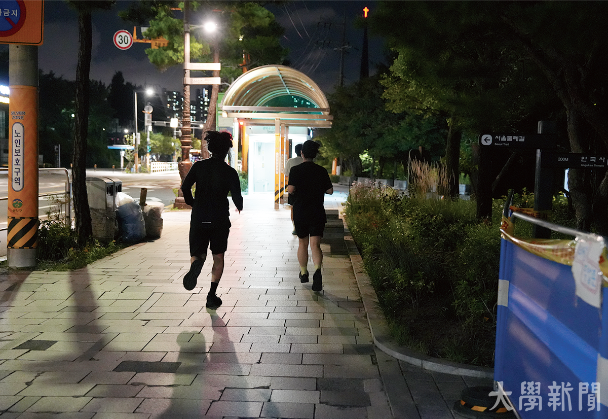 ▲카지노 게임공원 근처 도로에서 러닝하는 사람들.