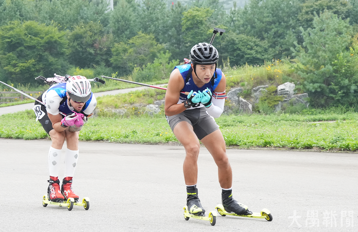 ▲롤러 스키를 타고 주행하고 있는 최두진 선수.