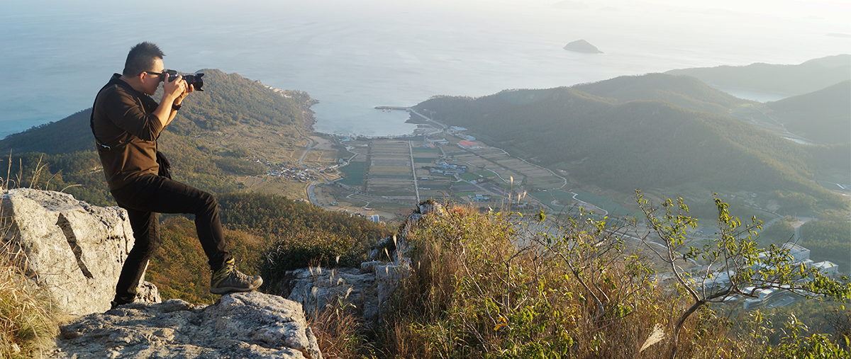 ▲사진을 촬영하고 있는 카지노 게임 대표. (사진 제공: 카지노 게임 대표)