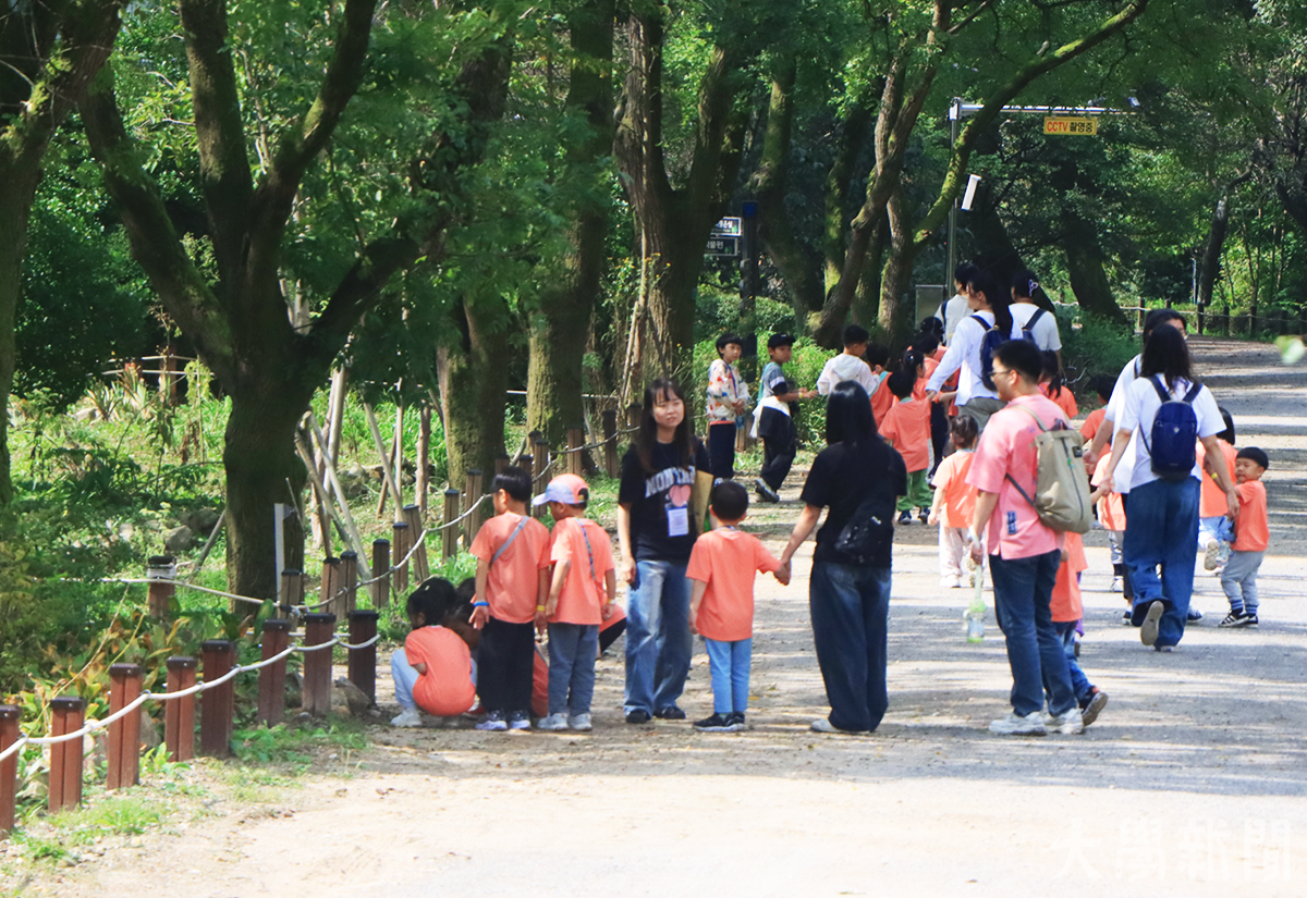 ▲유아교육기관 프로그램을 통해 수목원을 방문한 사람들.