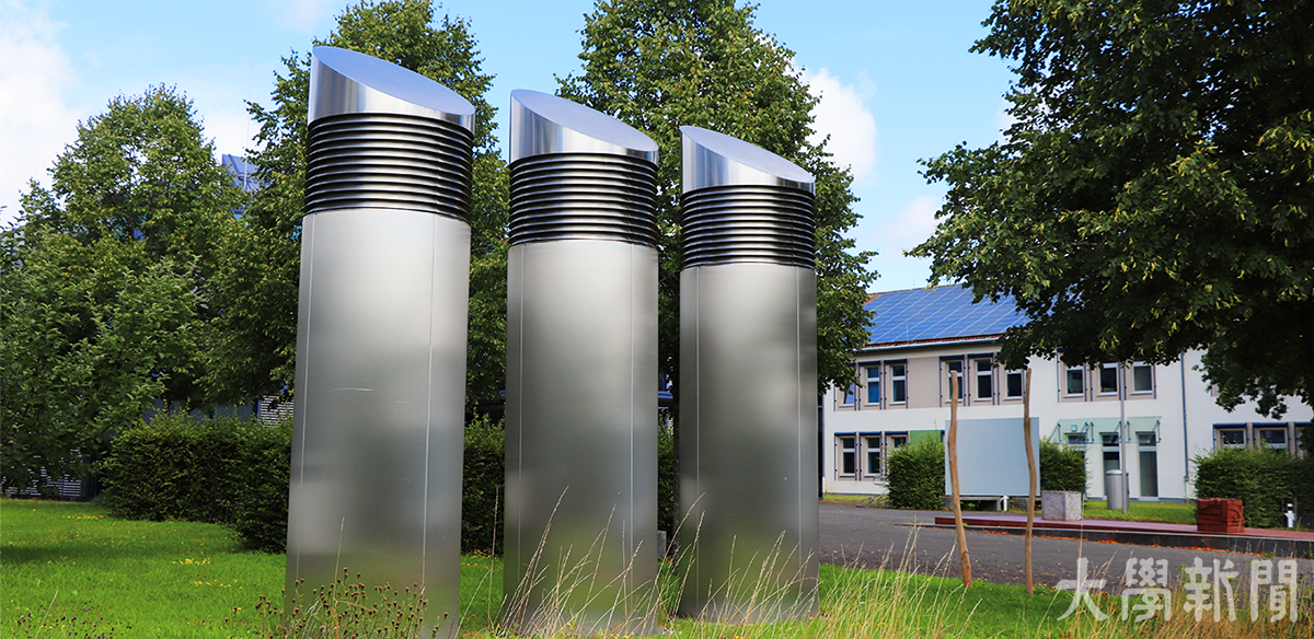 ▲브리켄펠트 환경캠퍼스에 있는 공기 흡입구와 태양광 발전 패널.